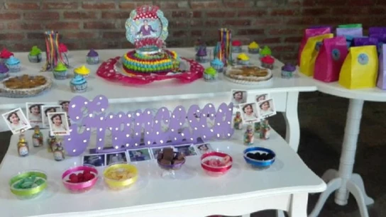 Imagen de la fiesta de cumpleaños de la niña argentina de seis años Imagen de la fiesta de cumpleaños de la niña argentina de seis años
