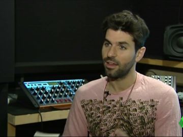 Jaime Alguersuari reprocha a Alonso su falta de apoyo en la F1: "Sé que no se leerá mi libro" Jaime Alguersuari reprocha a Alonso su falta de apoyo en la F1: "Sé que no se leerá mi libro"