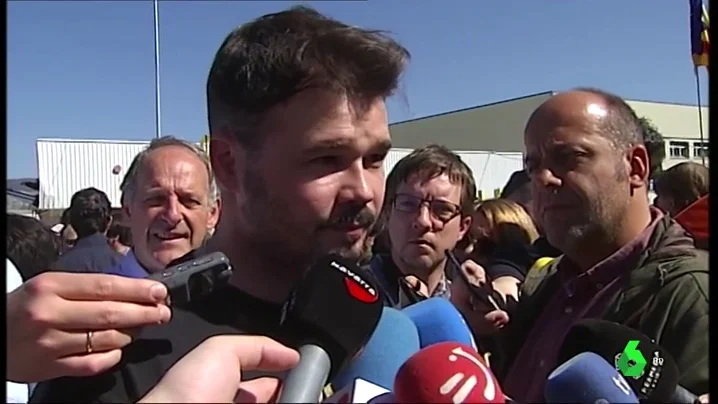 Gabriel Rufián hace un llamamiento en Alsasua a unirse contra el "fascismo azul, naranja y verde"