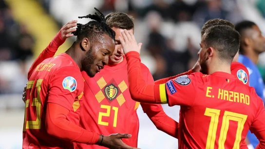 Hazard y Batshuayi celebran un gol Hazard y Batshuayi celebran un gol