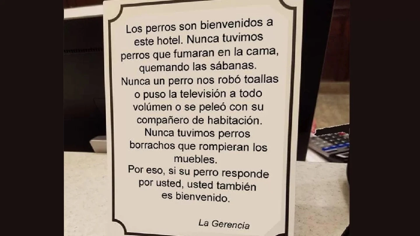 Imagen del cartel que ha puesto 'Apartamentos Monterodiles' informando de que se permiten perros Imagen del cartel que ha puesto 'Apartamentos Monterodiles' informando de que se permiten perros