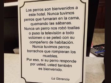 Imagen del cartel que ha puesto 'Apartamentos Monterodiles' informando de que se permiten perros Imagen del cartel que ha puesto 'Apartamentos Monterodiles' informando de que se permiten perros