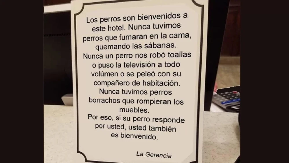 Imagen del cartel que ha puesto 'Apartamentos Monterodiles' informando de que se permiten perros