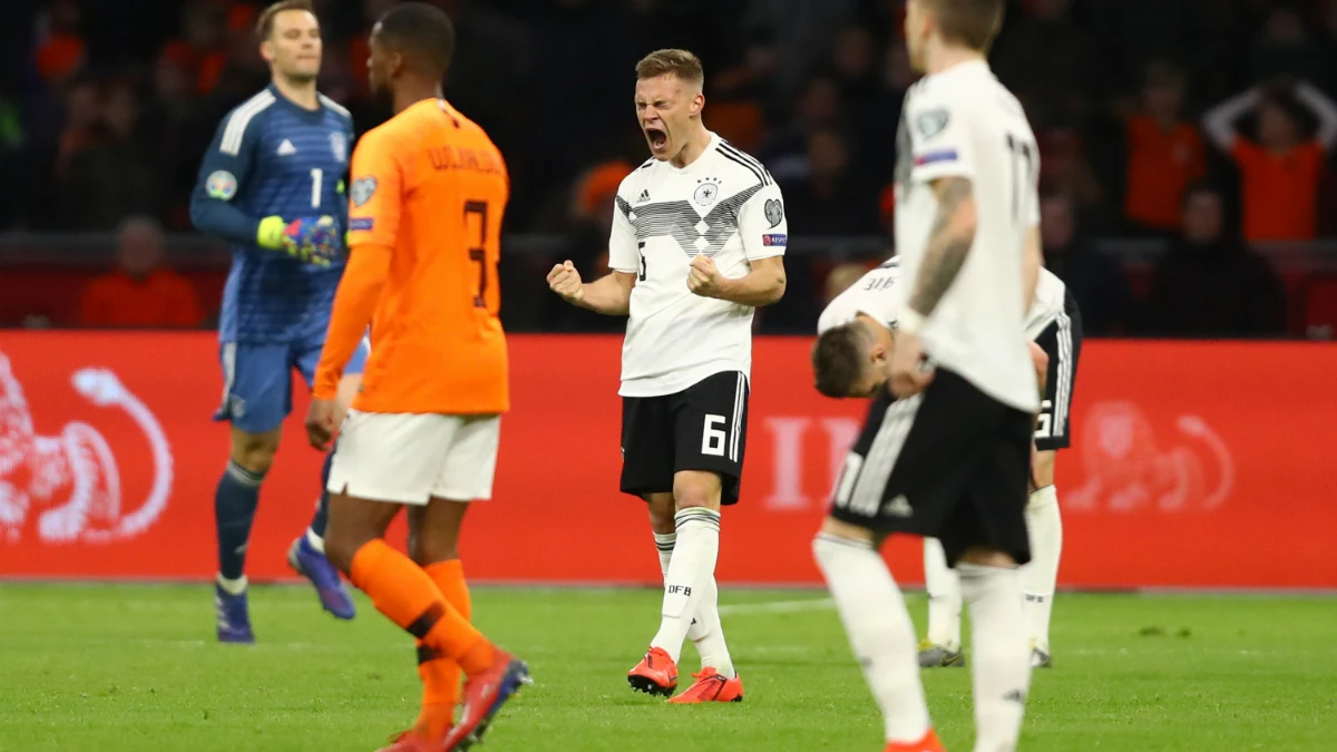 Alemania celebra un gol contra Holanda