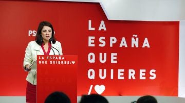 La vicesecretaria del PSOE, Adriana Lastra , durante la rueda de prensa esta mañana en la sede en Ferraz