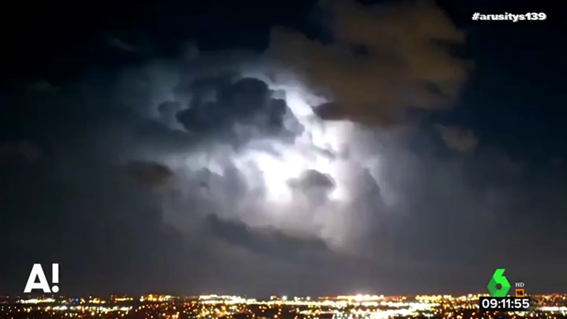 Un vídeo acelerado muestra la gran cantidad de rayos que cayeron durante una tormenta en Oklahoma, Estados Unidos