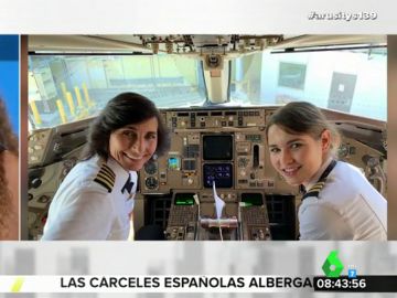 Angie Cárdenas y Tatiana Arús recrean la imagen de las pilotos madre e hija que triunfa en las redes sociales Angie Cárdenas y Tatiana Arús recrean la imagen de las pilotos madre e hija que triunfa en las redes sociales