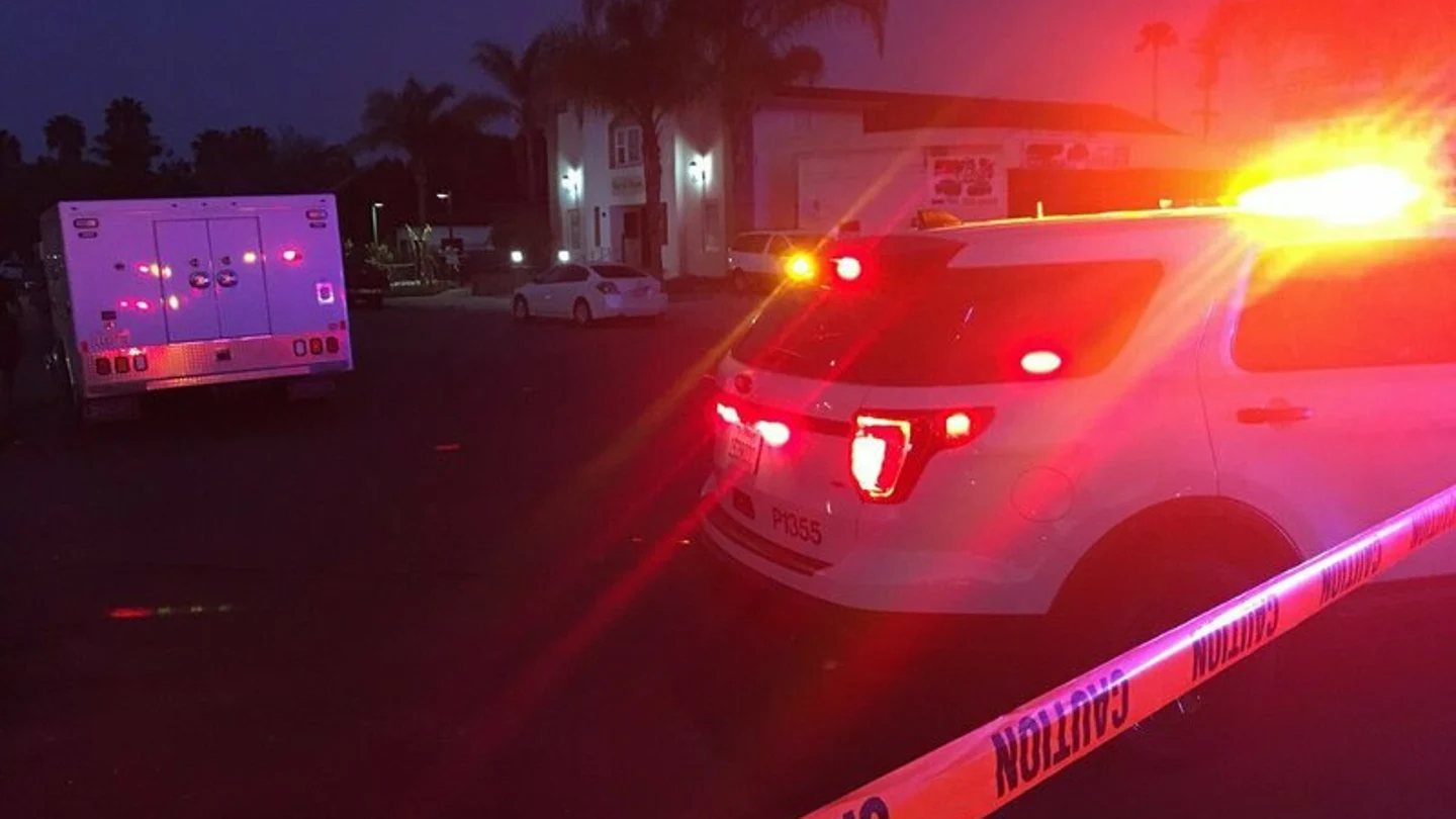 Las autoridades investigan el incendio de una mezquita en Escondido, California Las autoridades investigan el incendio de una mezquita en Escondido, California