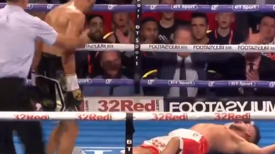 Momento del ko de Sam Maxwell a Sabri Sediri Momento del ko de Sam Maxwell a Sabri Sediri
