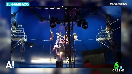 Varios equilibristas caen desde 10 metros de altura mientras practicaban uno de sus números en el circo Varios equilibristas caen desde 10 metros de altura mientras practicaban uno de sus números en el circo