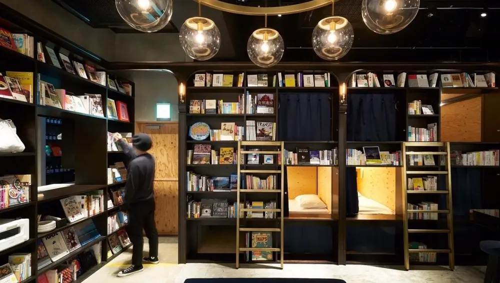 Book & Bed, Japón