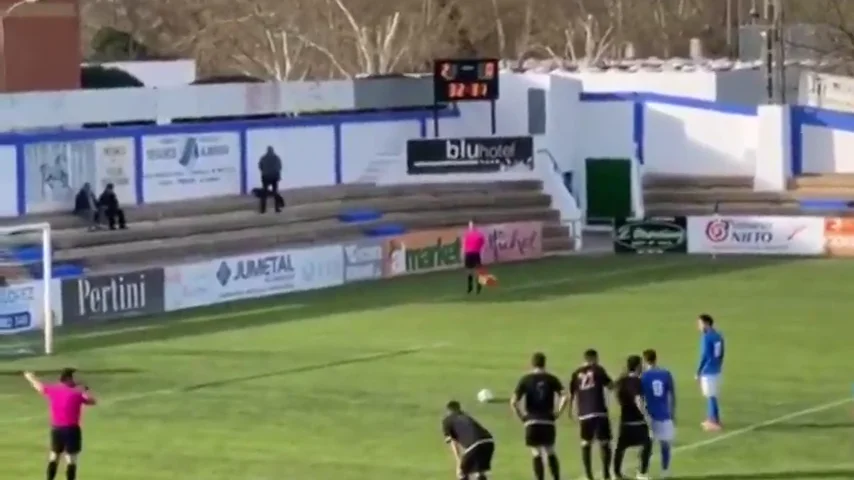 ¡Increíble! El Almansa ejecuta un penalti indirecto al más puro estilo Johan Cruyff ¡Increíble! El Almansa ejecuta un penalti indirecto al más puro estilo Johan Cruyff
