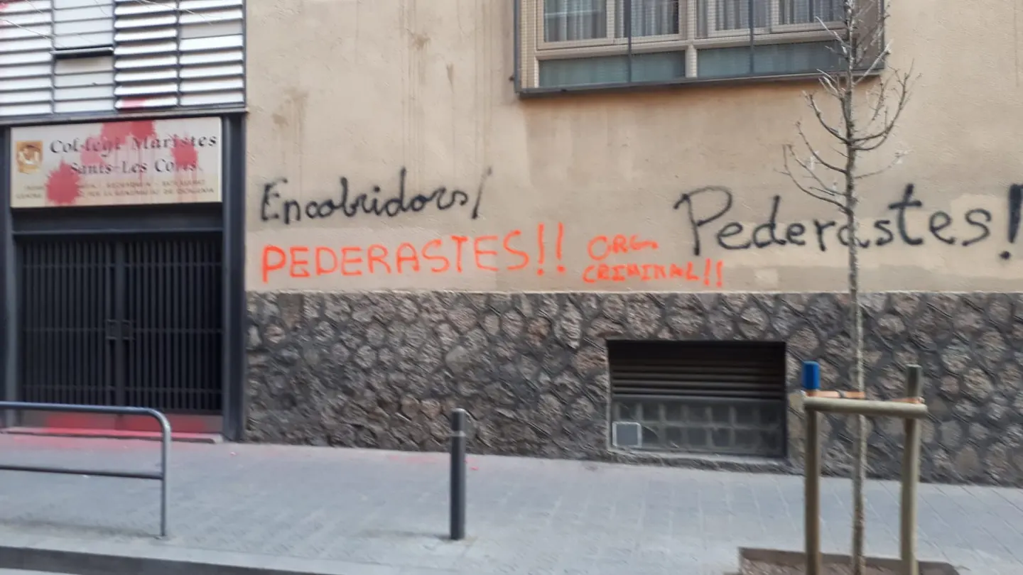 Pintadas en el colegio de los Maristas de Sants Pintadas en el colegio de los Maristas de Sants