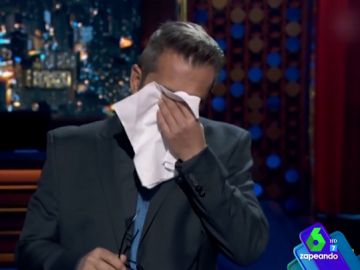 Buenafuente rompe a llorar al hablar de la vuelta de Pablo Iglesias: "La política a veces es emocionante" Buenafuente rompe a llorar al hablar de la vuelta de Pablo Iglesias: "La política a veces es emocionante"