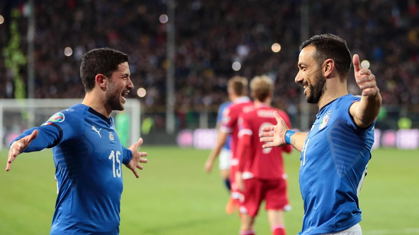 Quagliarella celebra uno de sus goles con Italia Quagliarella celebra uno de sus goles con Italia