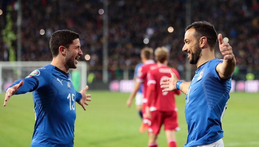 Quagliarella celebra uno de sus goles con Italia