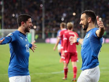 Quagliarella celebra uno de sus goles con Italia Quagliarella celebra uno de sus goles con Italia