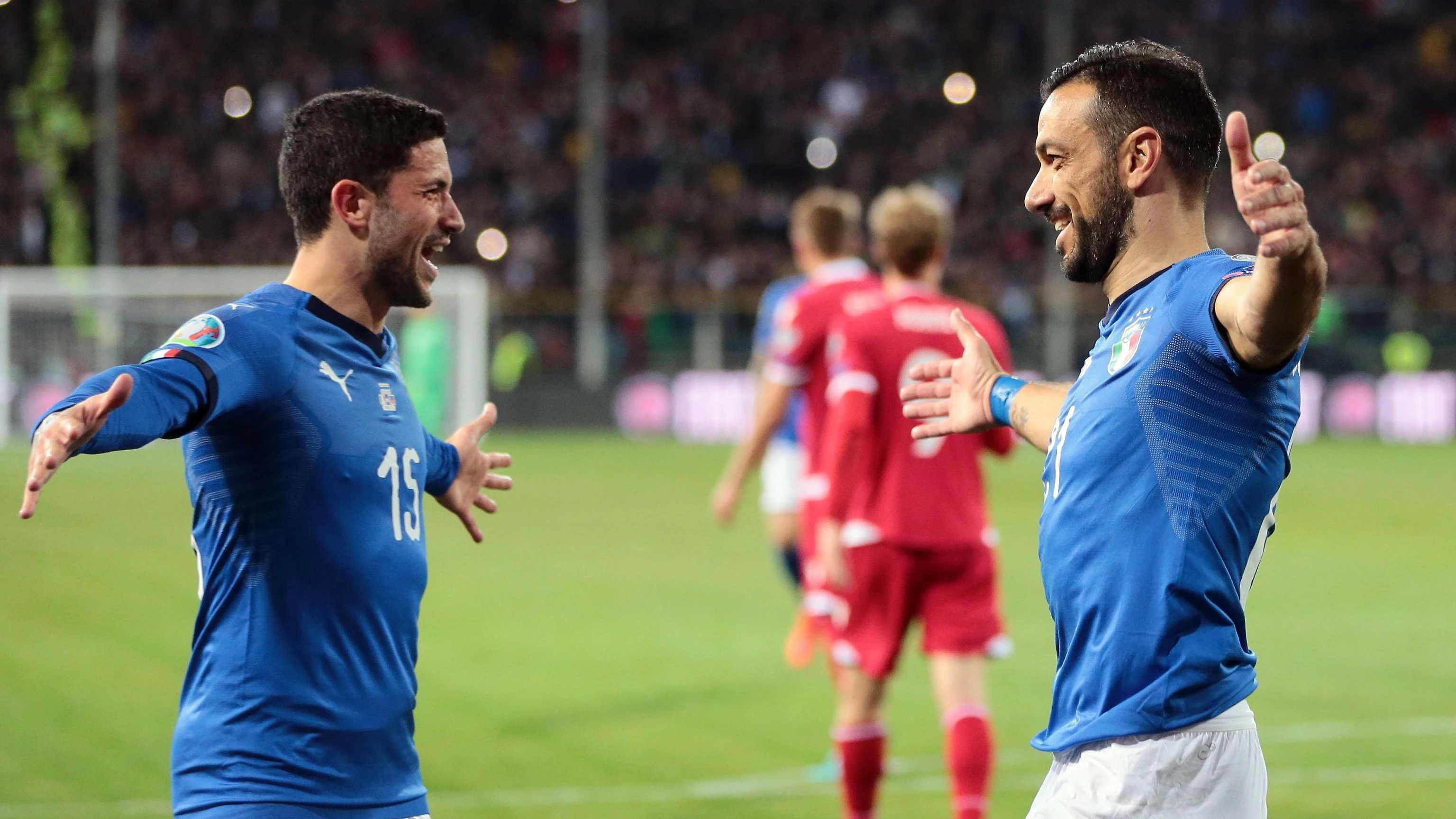 Quagliarella celebra uno de sus goles con Italia