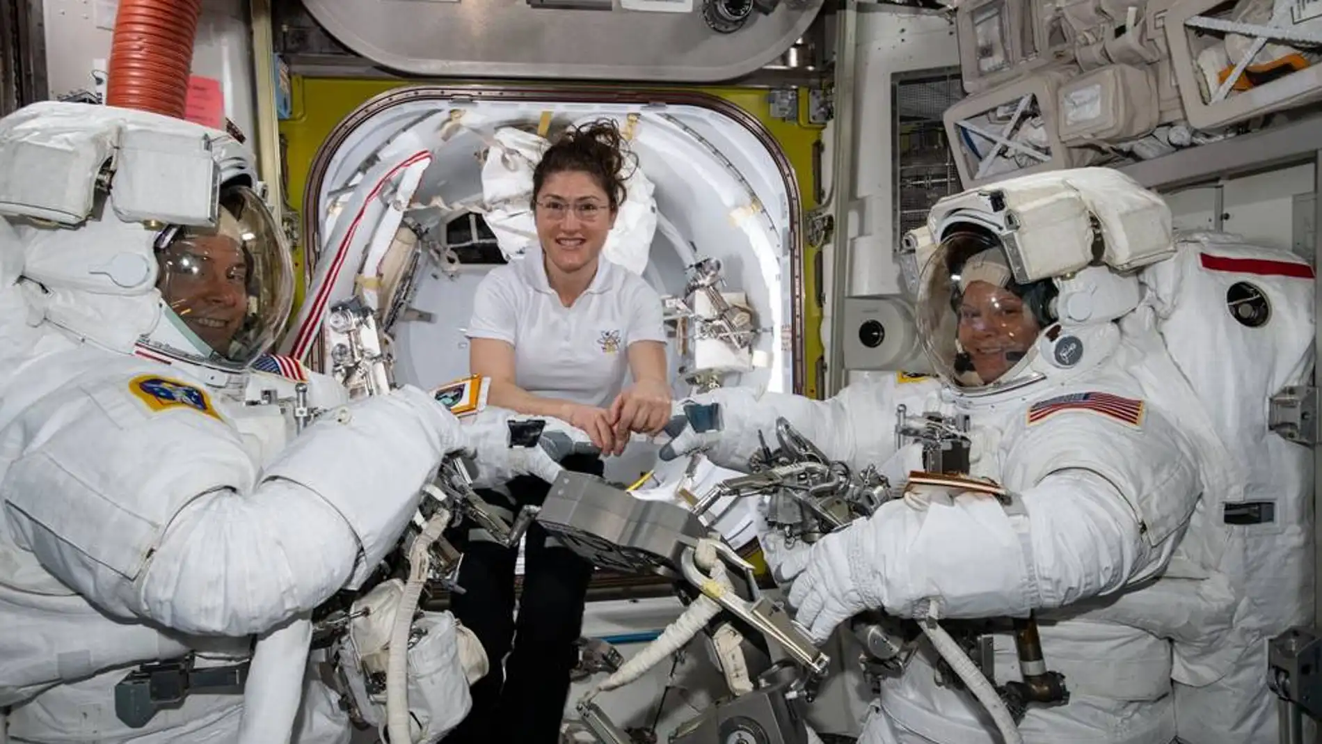 La NASA cancela el primer paseo espacial femenino por falta de tallas