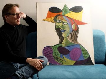 Arthur Brand con el Picasso robado Arthur Brand con el Picasso robado