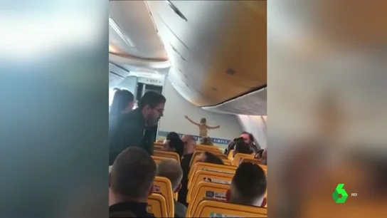 Expulsada de un vuelo por insultar y gritar a pasajeros y tripulantes de un vuelo a Fuerteventura Expulsada de un vuelo por insultar y gritar a pasajeros y tripulantes de un vuelo a Fuerteventura