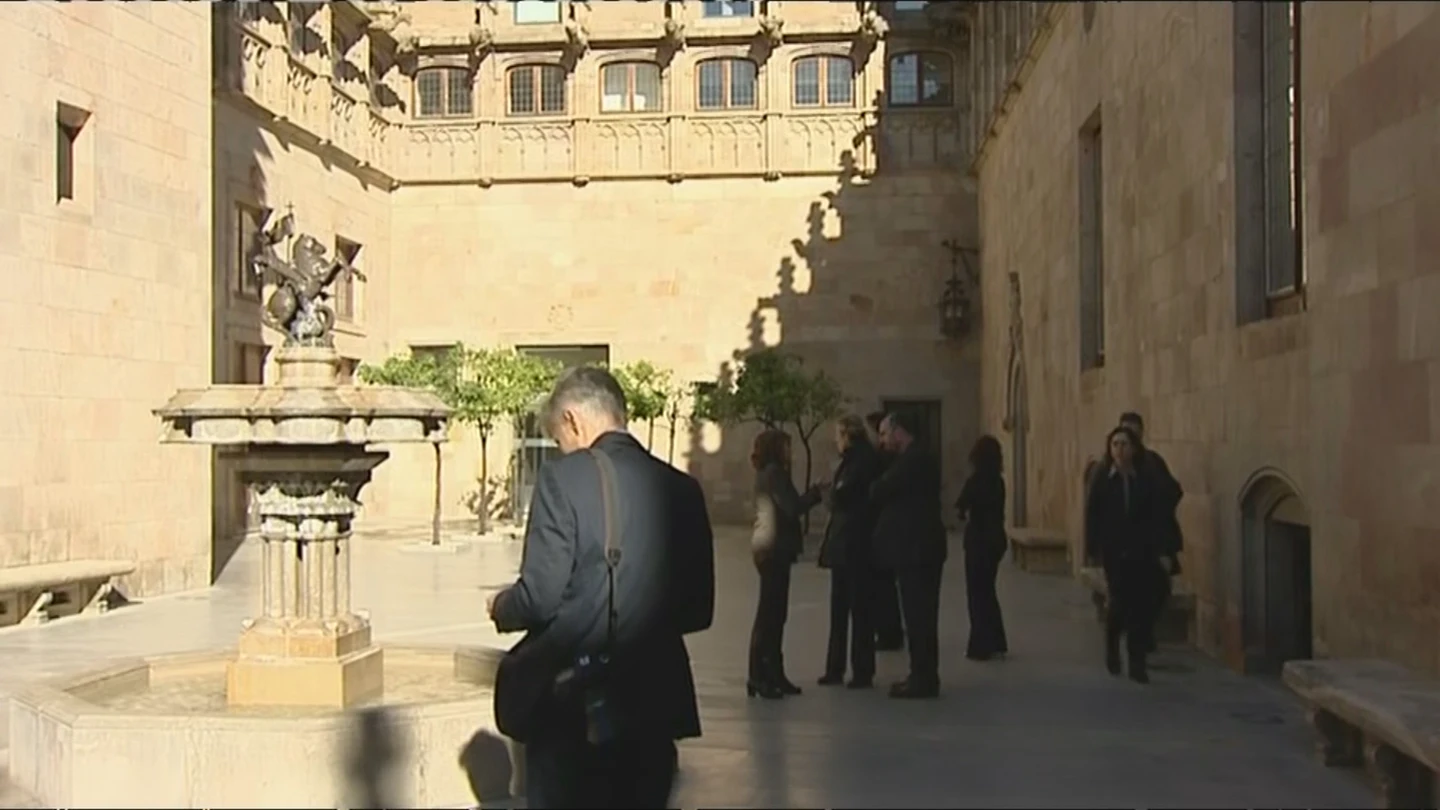 Retiran el lazo amarillo el interior de la Generalitat Retiran el lazo amarillo el interior de la Generalitat