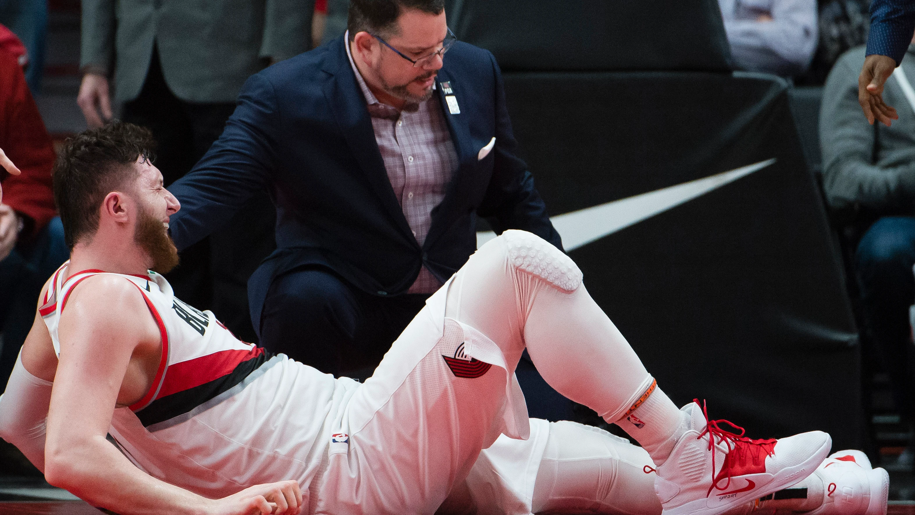 Jusuf Nurkic, tras lesionarse gravemente en su pierna izquierda