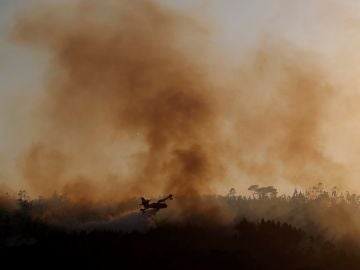 Imagen del incendio forestal en Rianxo Imagen del incendio forestal en Rianxo