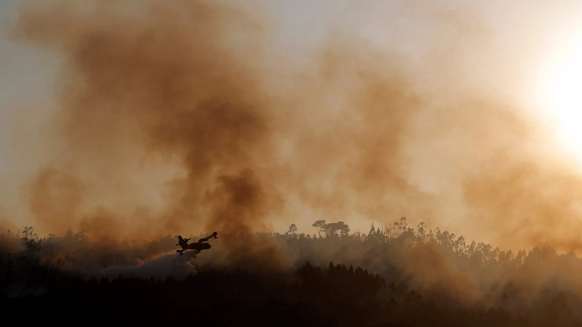 Imagen del incendio forestal en Rianxo