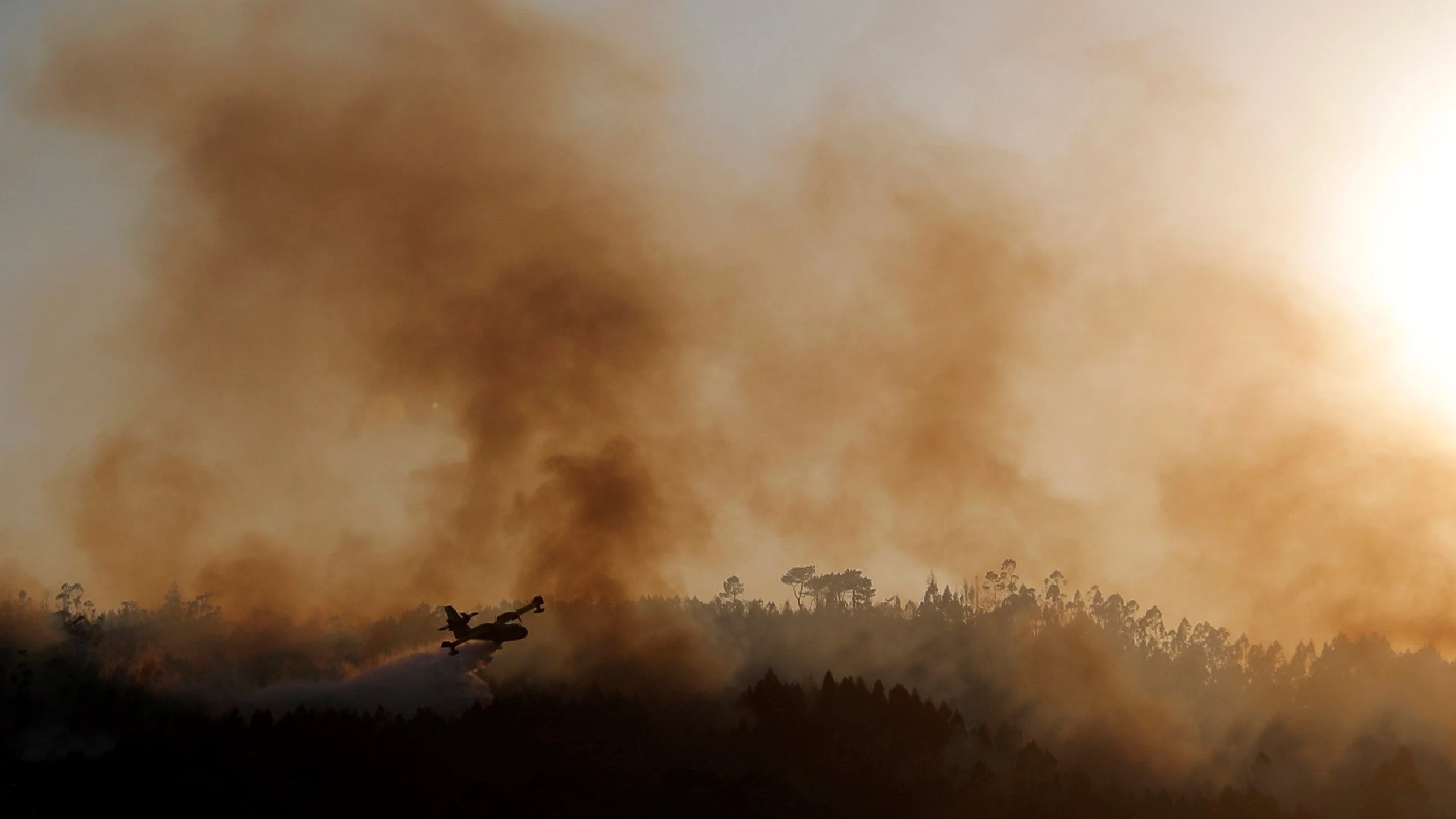 Imagen del incendio forestal en Rianxo