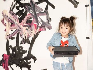 Lola June, la niña de dos años que expone sus obras de arte en galerías de Nueva York Lola June, la niña de dos años que expone sus obras de arte en galerías de Nueva York