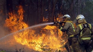 Focos del incendio en la localidad coruñesa de Rianxo