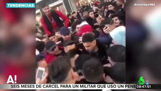 Dos conocidos youtubers convocan a sus seguidores a una batalla campal en Berlín Dos conocidos youtubers convocan a sus seguidores a una batalla campal en Berlín