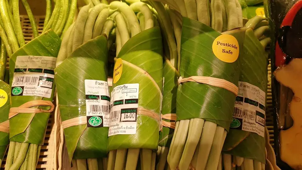 Verduras "envasadas" en hojas de plátano