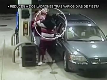 Un grupo de jóvenes reduce a dos ladrones en una gasolinera tras varios días de fiesta Un grupo de jóvenes reduce a dos ladrones en una gasolinera tras varios días de fiesta