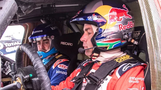 Fernando Alonso, probando el Toyota ganador del Dakar Fernando Alonso, probando el Toyota ganador del Dakar