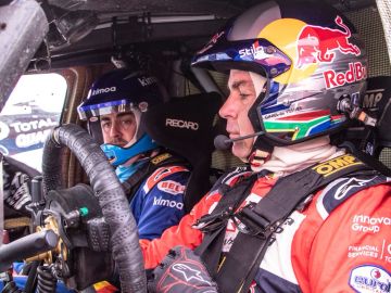 Fernando Alonso, probando el Toyota ganador del Dakar Fernando Alonso, probando el Toyota ganador del Dakar