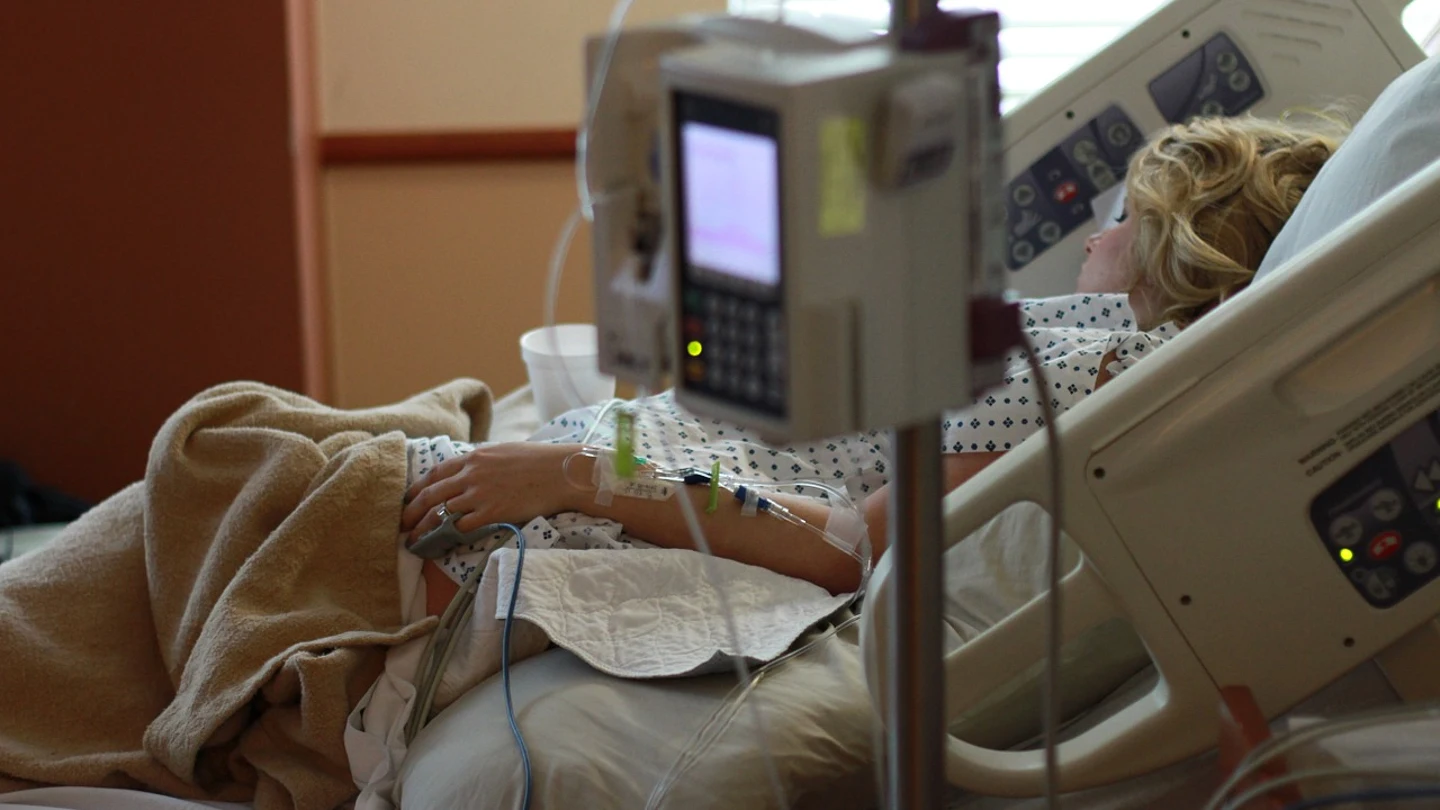 Imagen de archivo de una mujer en un hospital Imagen de archivo de una mujer en un hospital
