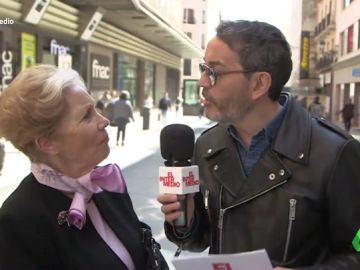 Santi Villas conoce las verdaderas preocupaciones de los españoles: "Que los viajes del Imserso sean de un mes, que con 15 días no me entero" Santi Villas conoce las verdaderas preocupaciones de los españoles: "Que los viajes del Imserso sean de un mes, que con 15 días no me entero"