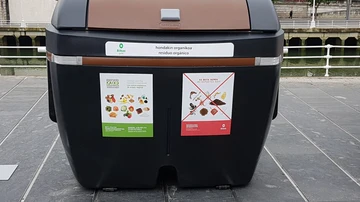 Contenedor marrón para residuos orgánicos en Bilbao
