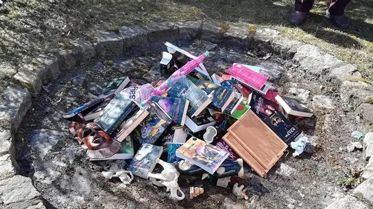 Objetos quemados en la hoguera Objetos quemados en la hoguera