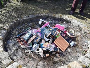 Objetos quemados en la hoguera Objetos quemados en la hoguera