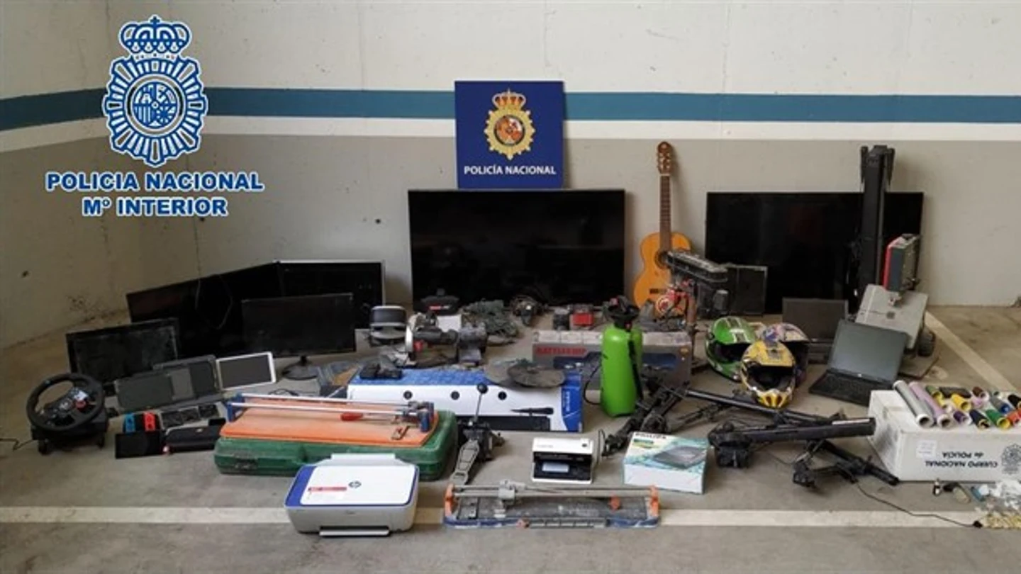Parte del material incautado por los agentes de la Policía Nacional Parte del material incautado por los agentes de la Policía Nacional