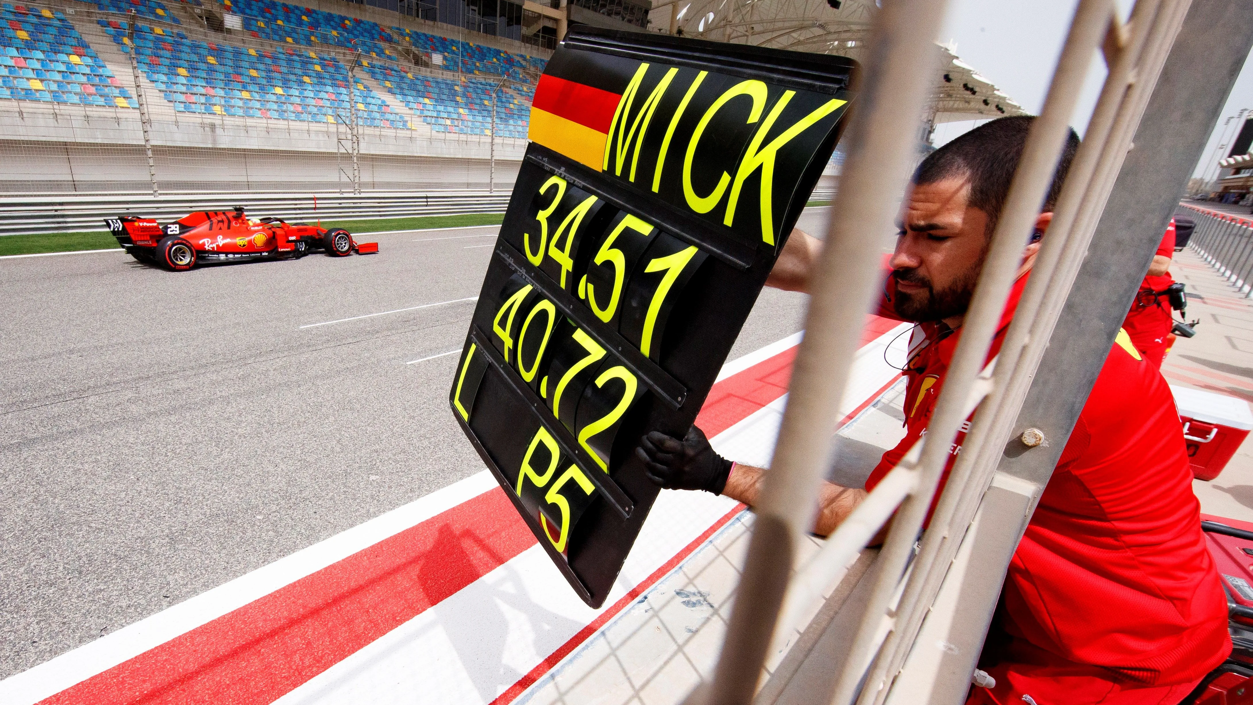 Mick Schumacher, en acción con el Ferrari en Baréin