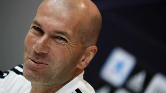Zidane sonríe en rueda de prensa Zidane sonríe en rueda de prensa