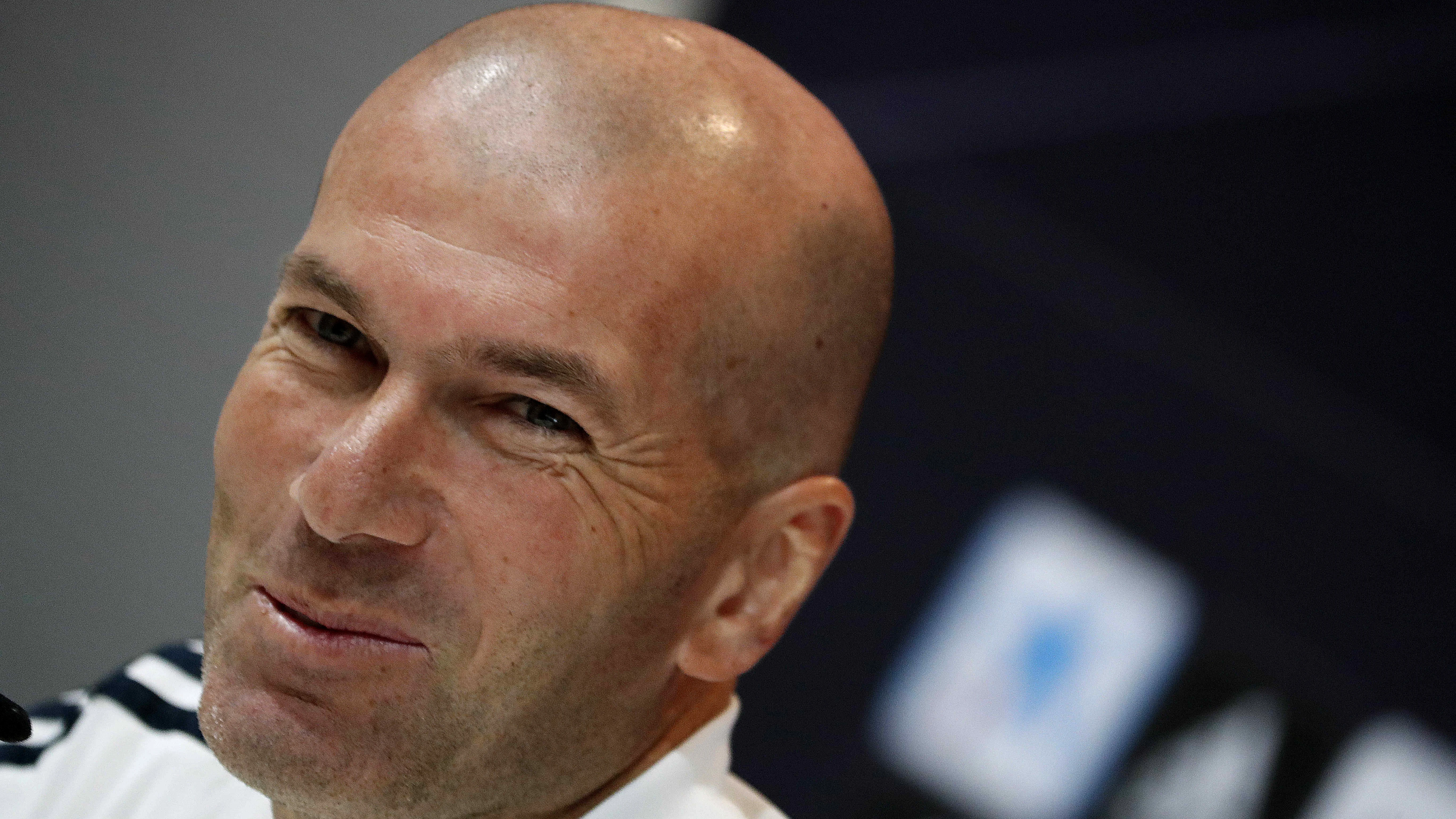 Zidane sonríe en rueda de prensa