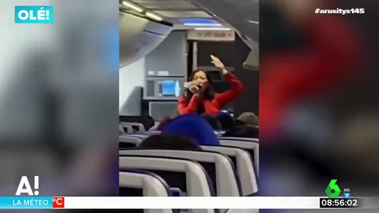 El sorprendente rap de una asistente de vuelvo para dar instrucciones a los pasajeros sin 'matarles' de aburrimiento El sorprendente rap de una asistente de vuelvo para dar instrucciones a los pasajeros sin 'matarles' de aburrimiento