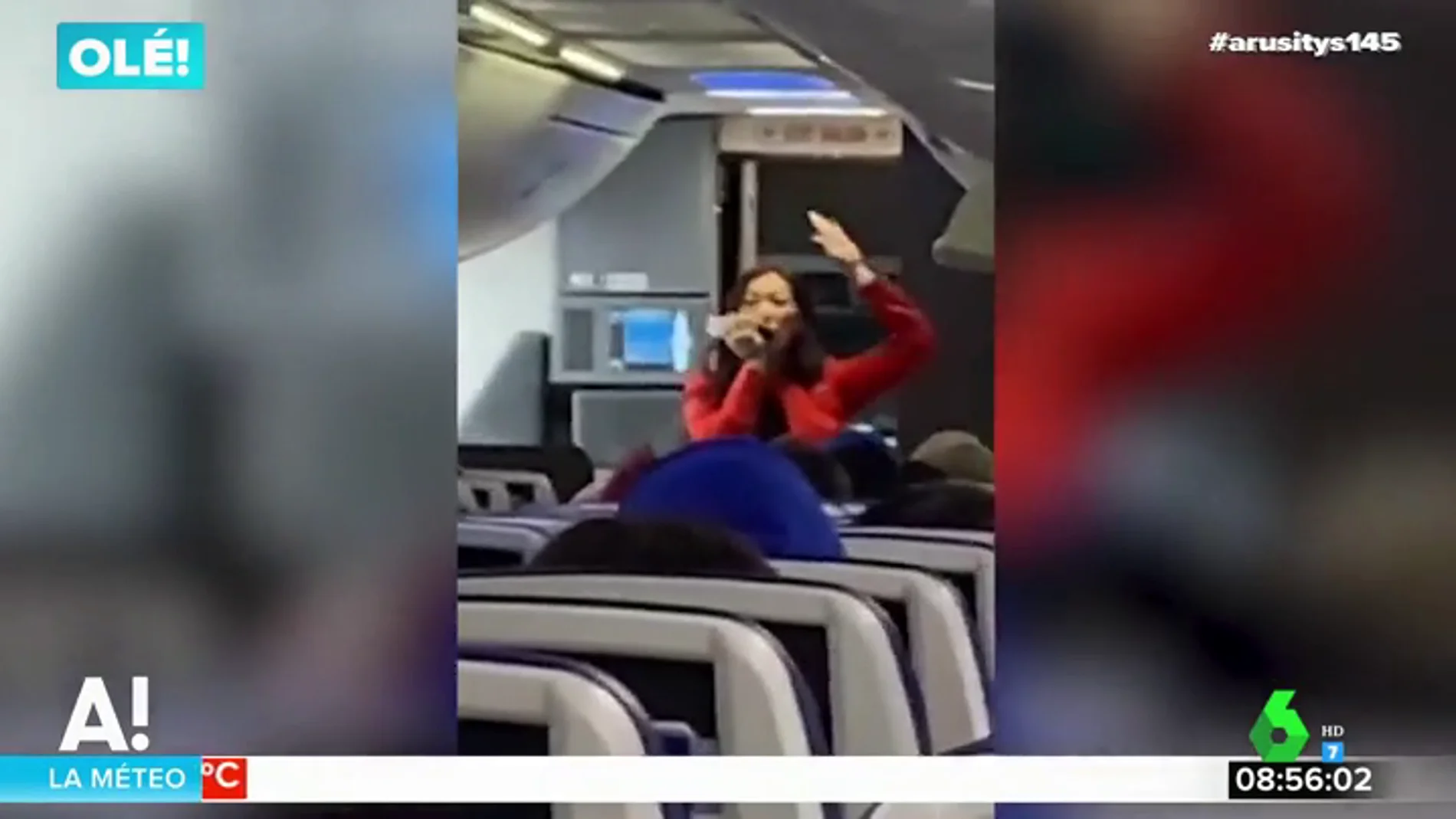 El sorprendente rap de una asistente de vuelvo para dar instrucciones a los pasajeros sin 'matarles' de aburrimiento