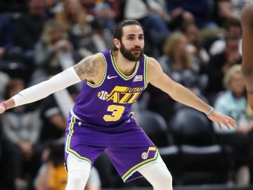 Ricky Rubio defiende una acción en un partido con los Jazz Ricky Rubio defiende una acción en un partido con los Jazz
