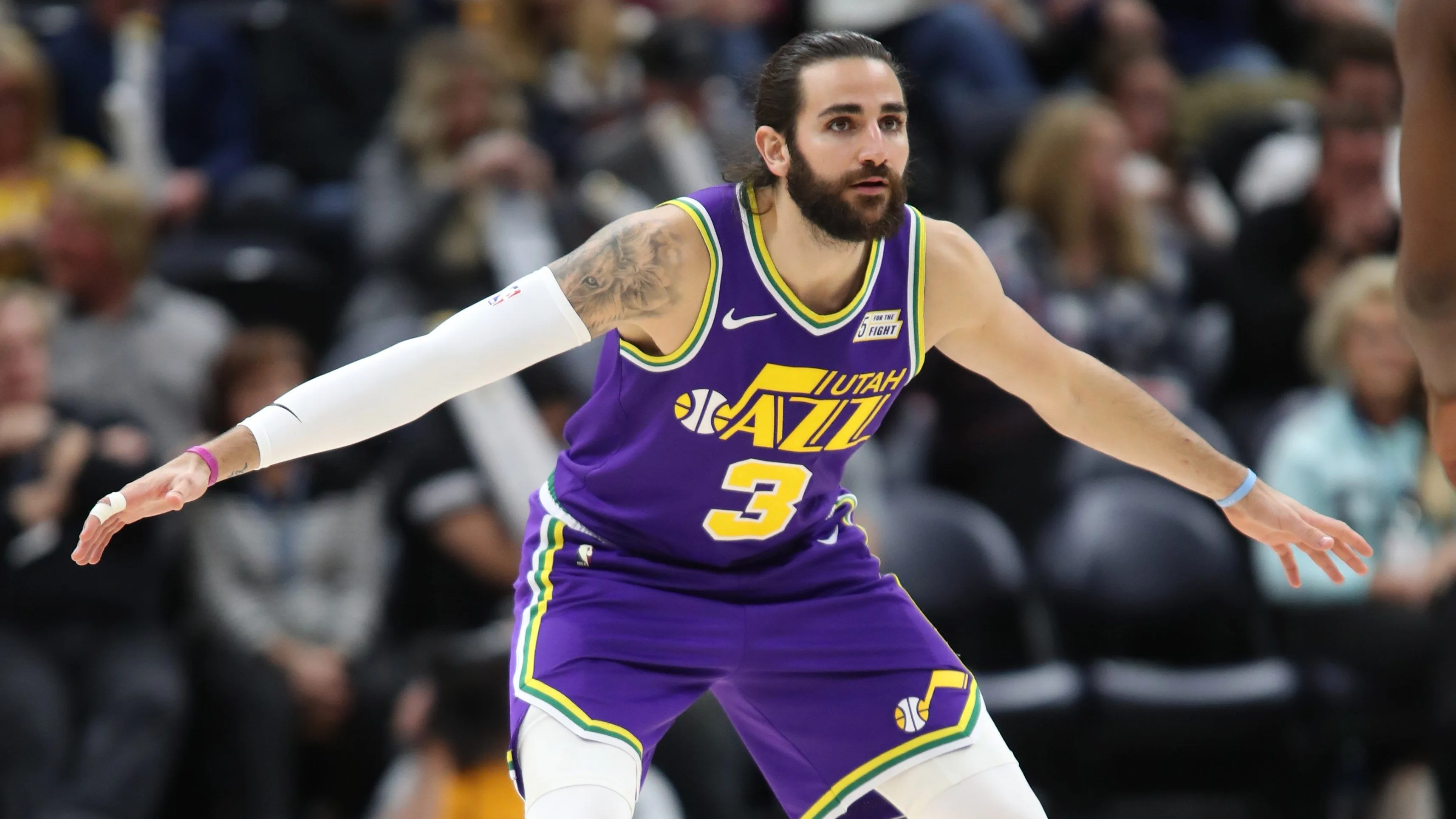 Ricky Rubio defiende una acción en un partido con los Jazz